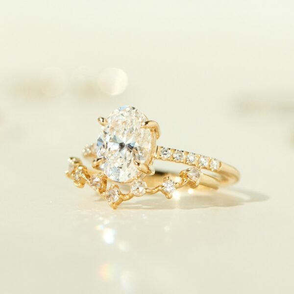The Grand Swan Solitaire Supreme Oval Lab-Grown Diamond Ring - Image 4