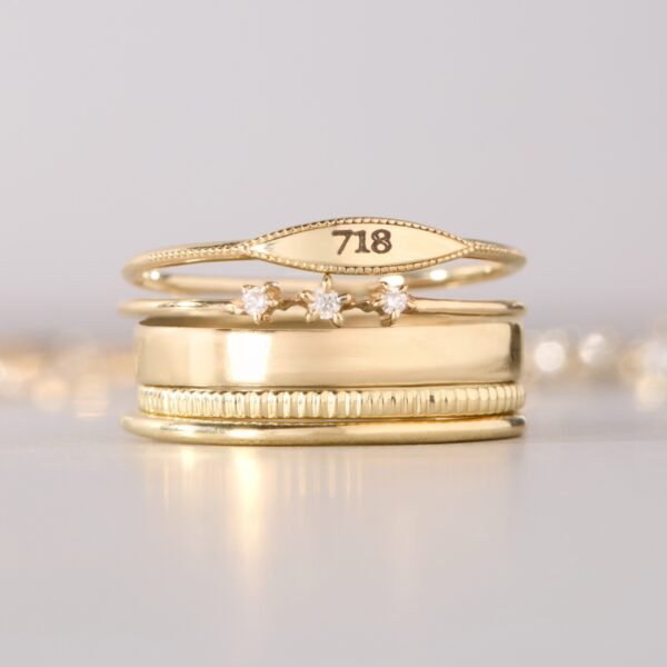 City Moon Gold Signet Ring - Image 4