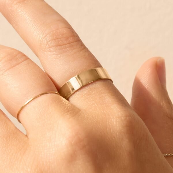 Grand Tomboy Engravable Gold Ring - Image 4