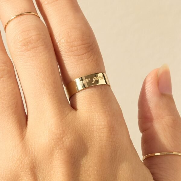 Grand Tomboy Engravable Gold Ring - Image 2