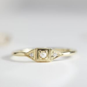 Baby Deco Ring, Pearl
